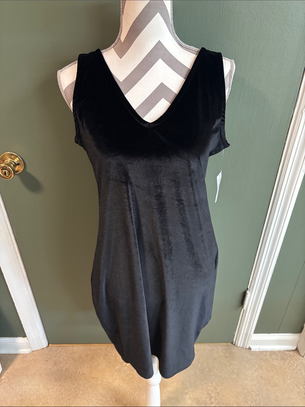 torrid Black Velvet V-Neck Sleeveless Mini Dress with Bow back